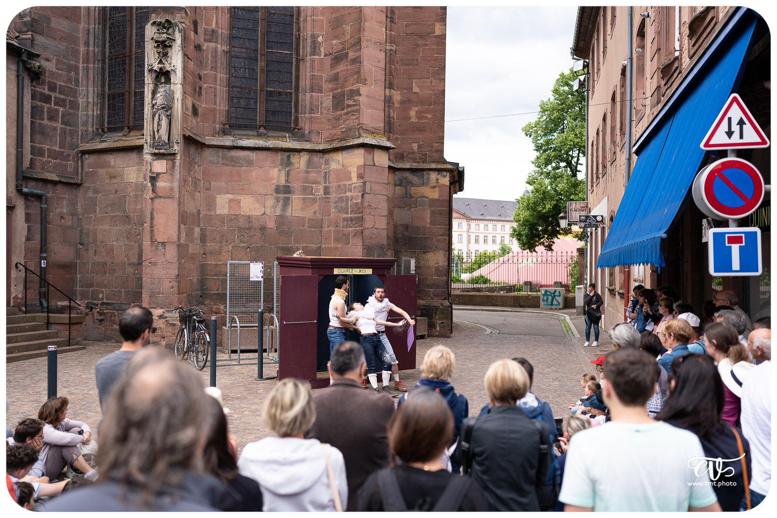 L'ARMOIRE POLYPHONIQUE (LE BUREAU D’ÉTUDE DE LA CHANSON FRANC